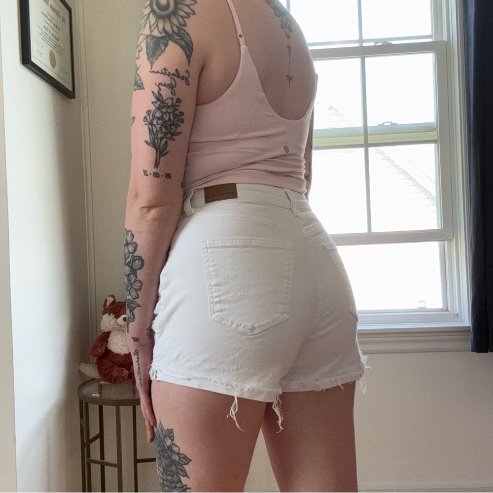 American Eagle Distressed White Mom Shorts - Picture 2 of 6